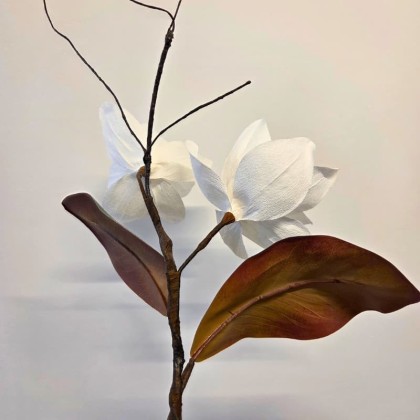 Magnolia en papier crépon – pièce unique – Yêu Création