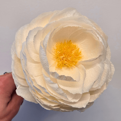 Pivoine en papier crépon – pièce unique – Yêu Création