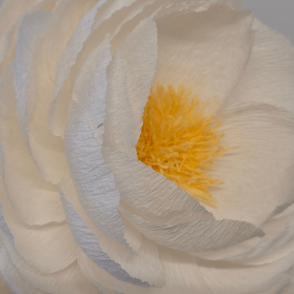 Pivoine en papier crépon – pièce unique – Yêu Création