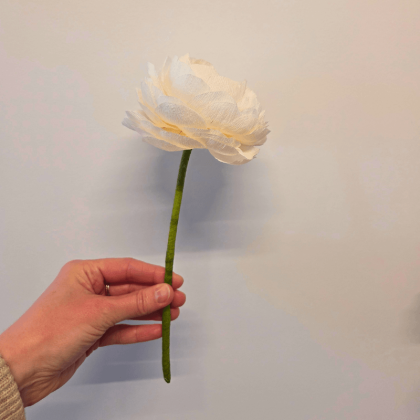 Pivoine en papier crépon – pièce unique – Yêu Création