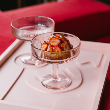 Coupe à dessert en verre strié rose Alice - La Rochère