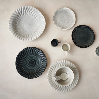 Grande assiette creuse en céramique ronde Dashi - Tablée d'ailleurs - Jars Céramistes