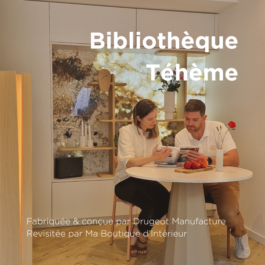 Bibliothèque modèle Téhème du fabricant Français Drugeot. Elle est en bois massif, et peut être sur-mesure. Pour la boutique, elle a été revisitée.
